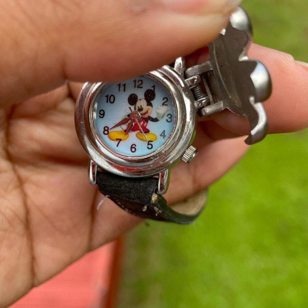 Disney Mickey Mouse Watch-needs battery